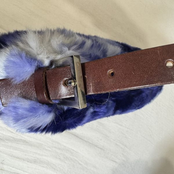 FENDI 稀有瀨兔毛琺瑯扣法棍包 