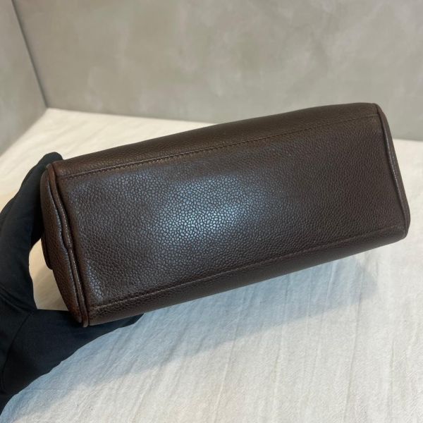 Chanel 經典魚子醬化妝包 