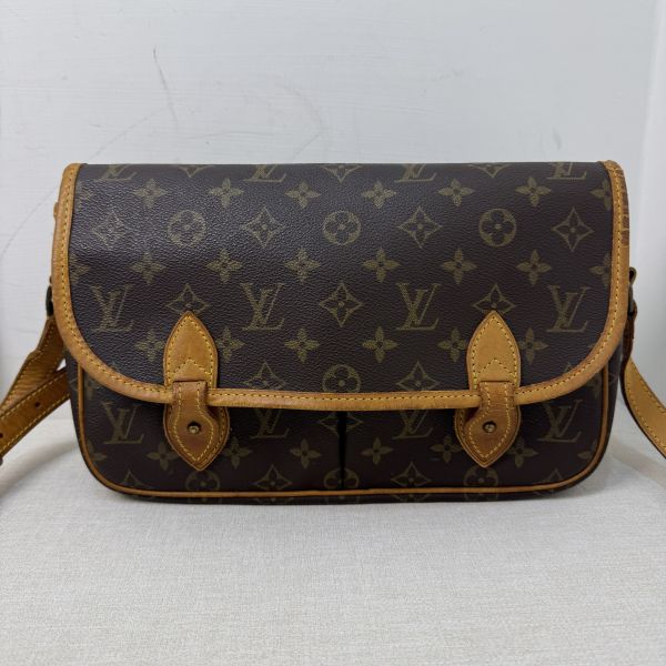 （出清特惠）Louis Vuitton Saumur 老花馬鞍包 