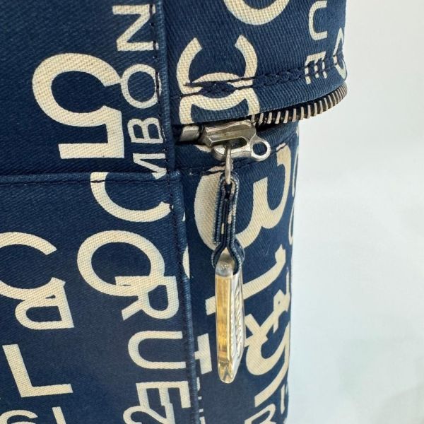 CHANEL 帆布字母塗鴉化妝箱包 