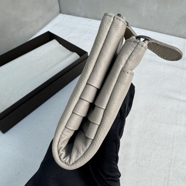 Bottega Veneta 編織拉鍊手拿包 