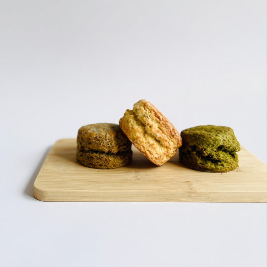 司康禮盒｜茶香三重奏（伯爵 × 抹茶 × 台茶紅烏龍） 司康禮盒, 司康禮盒推薦, 手作司康, 司康甜點, 禮盒甜點, 下午茶禮盒, 親子友善, 桃園甜點, 伯爵司康, 抹茶司康, 桂圓司康, 鹹乳酪司康