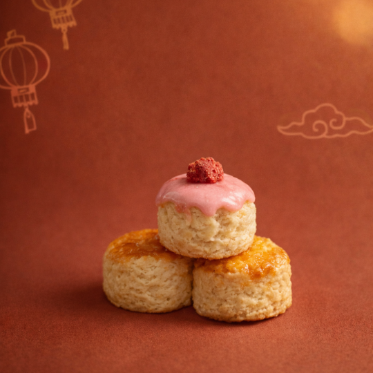 1/18 結單【新年限定】草莓迷你 × 人氣司康禮盒 司康禮盒, 司康禮盒推薦, 手作司康, 司康甜點, 禮盒甜點, 下午茶禮盒, 親子友善, 桃園甜點, 草莓司康, 新年禮盒, 宅配甜點