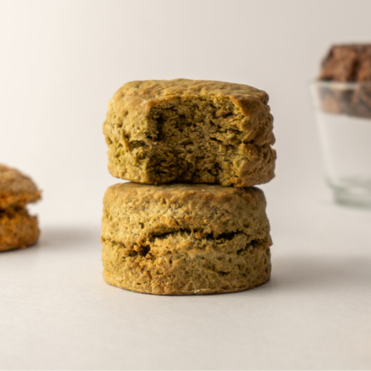 司康禮盒｜茶香三重奏（伯爵 × 抹茶 × 台茶紅烏龍） 司康禮盒, 司康禮盒推薦, 手作司康, 司康甜點, 禮盒甜點, 下午茶禮盒, 親子友善, 桃園甜點, 伯爵司康, 抹茶司康, 桂圓司康, 鹹乳酪司康