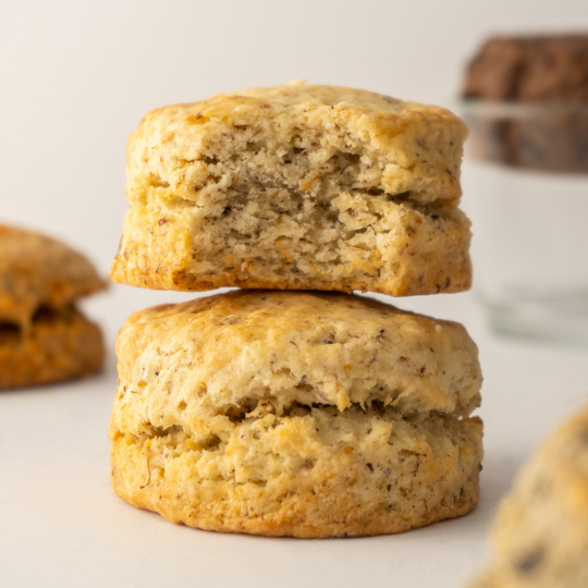 司康禮盒｜茶香三重奏（伯爵 × 抹茶 × 台茶紅烏龍） 司康禮盒, 司康禮盒推薦, 手作司康, 司康甜點, 禮盒甜點, 下午茶禮盒, 親子友善, 桃園甜點, 伯爵司康, 抹茶司康, 桂圓司康, 鹹乳酪司康