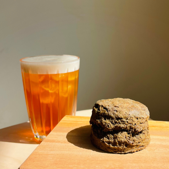 司康禮盒｜茶香三重奏（伯爵 × 抹茶 × 台茶紅烏龍） 司康禮盒, 司康禮盒推薦, 手作司康, 司康甜點, 禮盒甜點, 下午茶禮盒, 親子友善, 桃園甜點, 伯爵司康, 抹茶司康, 桂圓司康, 鹹乳酪司康