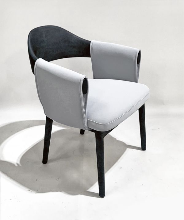 TRUSSARDI 扶手餐椅 