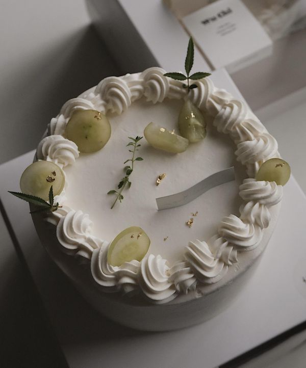 ⊳八吋鐵觀音白葡萄蛋糕 (熱銷第一) 高雄派對蛋糕,8吋生日蛋糕,多人聚會甜點,三民區蛋糕,伍柒邸社,伍柒甜點,大尺寸蛋糕,高級鮮奶油蛋糕,公司慶生,高雄下午茶