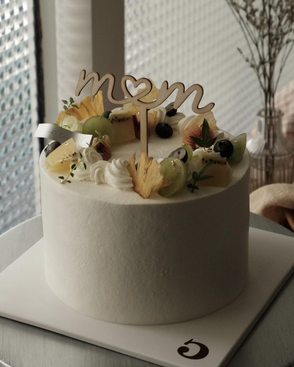 ⊳四吋伯爵綜合水果聖代蛋糕(母親節限定) 高雄生日蛋糕,三民區甜點,6吋蛋糕,鮮奶油蛋糕,伍柒邸社,伍柒甜點,慶生蛋糕,小蛋糕,日本十勝奶霜,三民區生日蛋糕