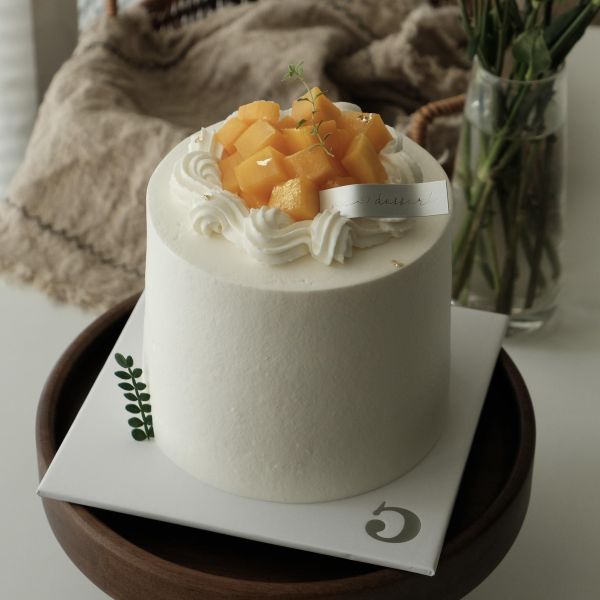 ⊳四吋雙重伯爵愛文芒果蛋糕 高雄生日蛋糕,三民區甜點,4吋蛋糕,鮮奶油蛋糕,伍柒邸社,伍柒甜點,精緻蛋糕,小蛋糕,情侶慶生,日本十勝奶霜,三民區生日蛋糕