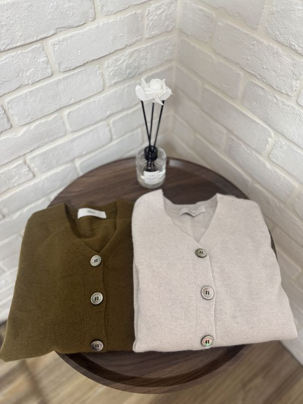 柔織羊毛V領開襟式外衣 