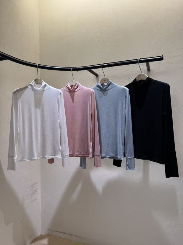 柔感高領修身內搭上衣 