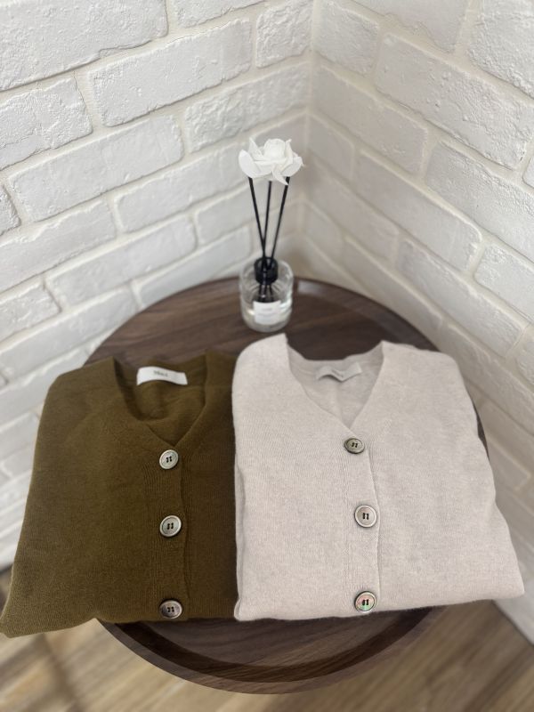 柔織羊毛V領開襟式外衣 