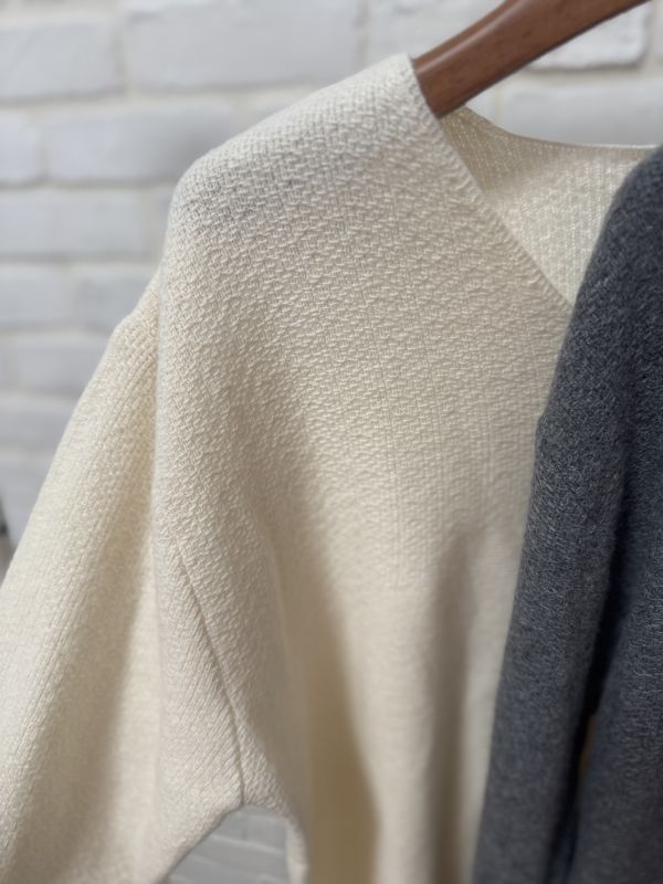 柔霧質感V領毛料上衣 