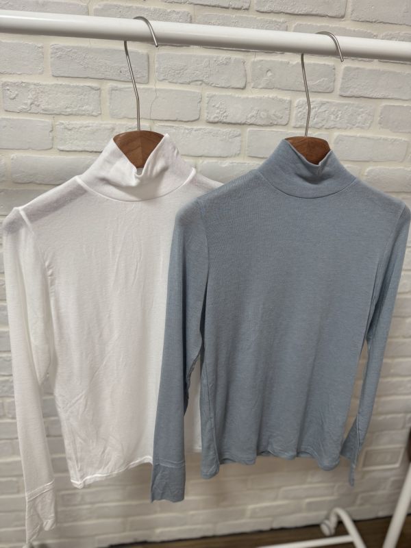 柔感高領修身內搭上衣 