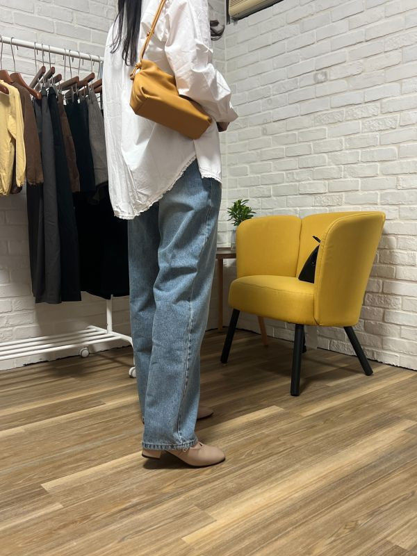 蕾絲下襬微挺感襯衫上衣 