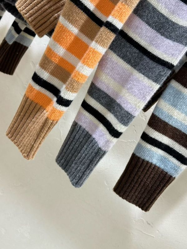 條紋小金扣毛衣 