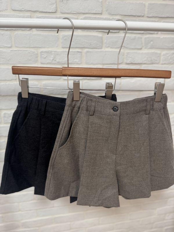 韓系學院風羊毛質感短褲 