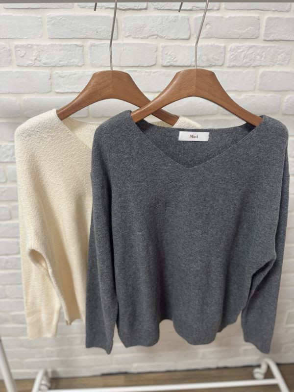 柔霧質感V領毛料上衣 