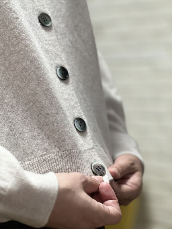 柔織羊毛V領開襟式外衣 