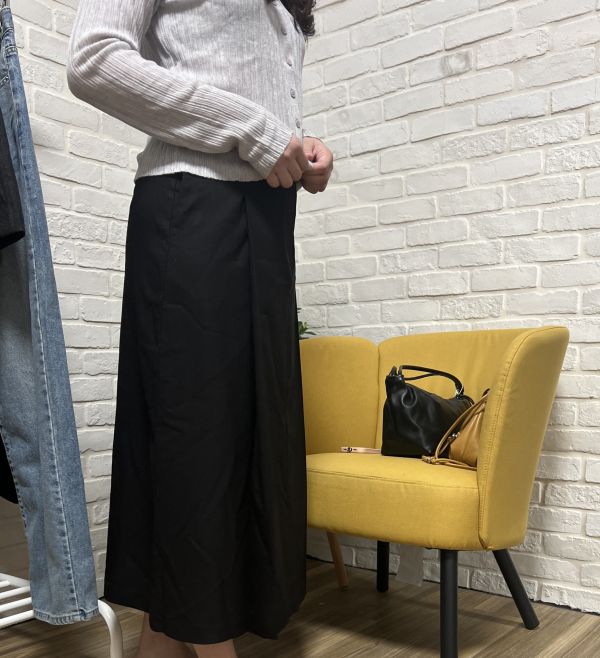 柔針細坑條針織排釦上衣 