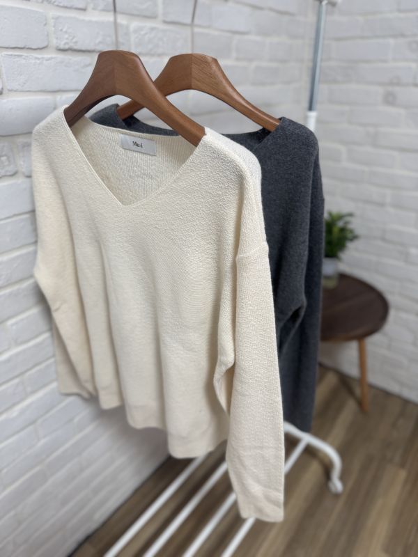 柔霧質感V領毛料上衣 