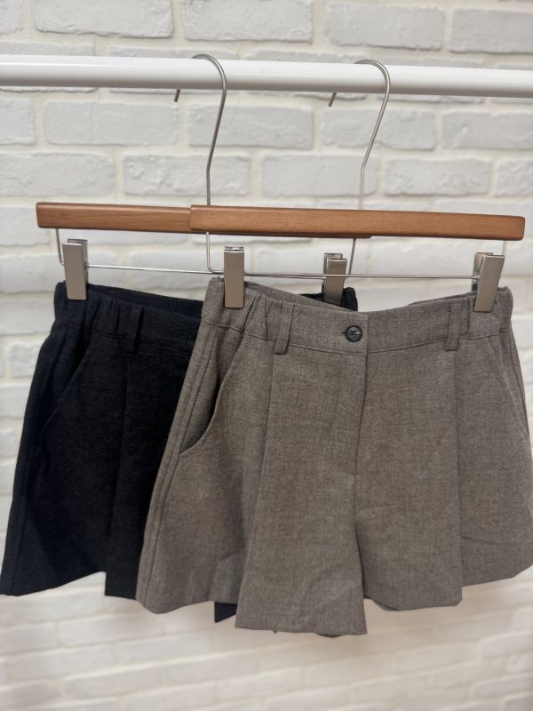 韓系學院風羊毛質感短褲 