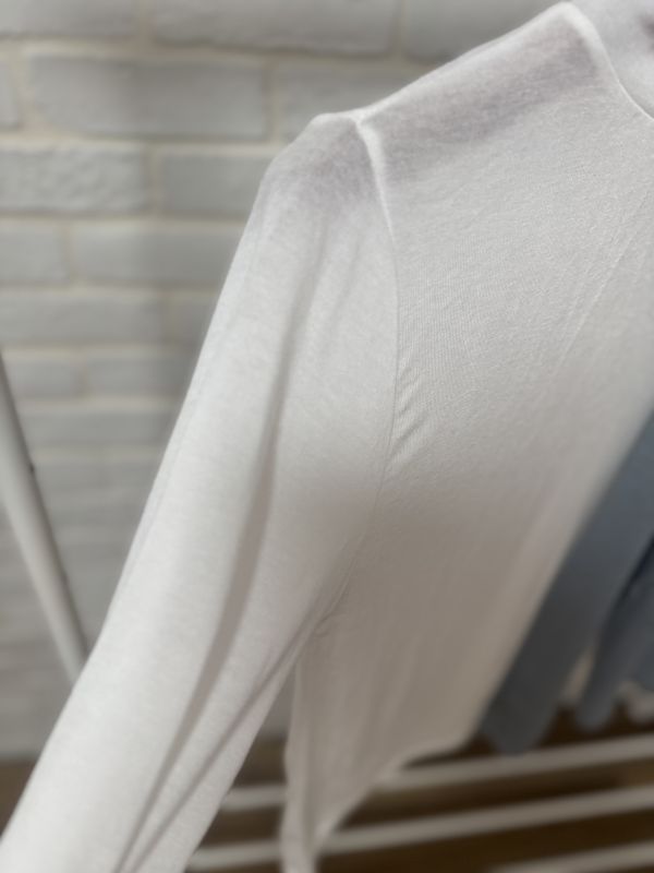 柔感高領修身內搭上衣 