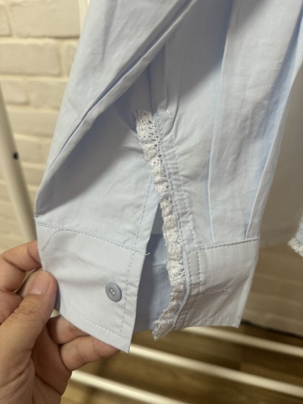 蕾絲下襬微挺感襯衫上衣 