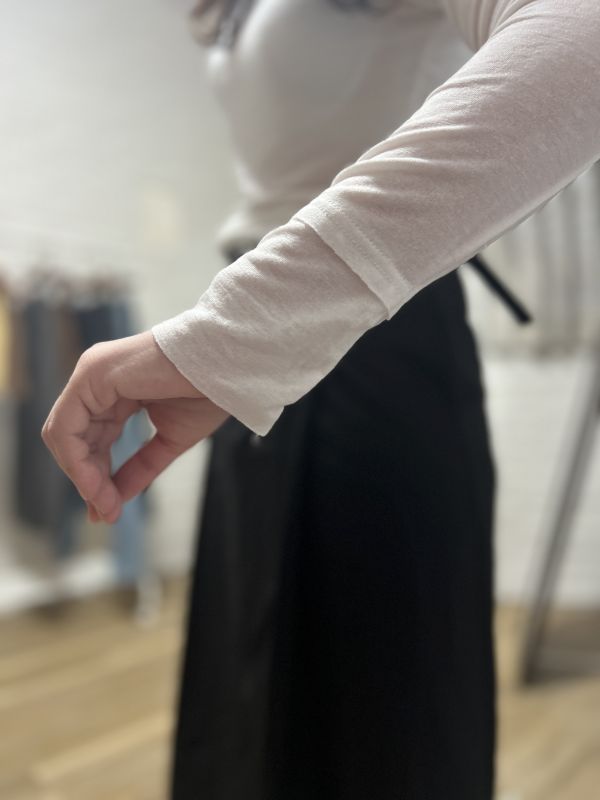 柔感高領修身內搭上衣 