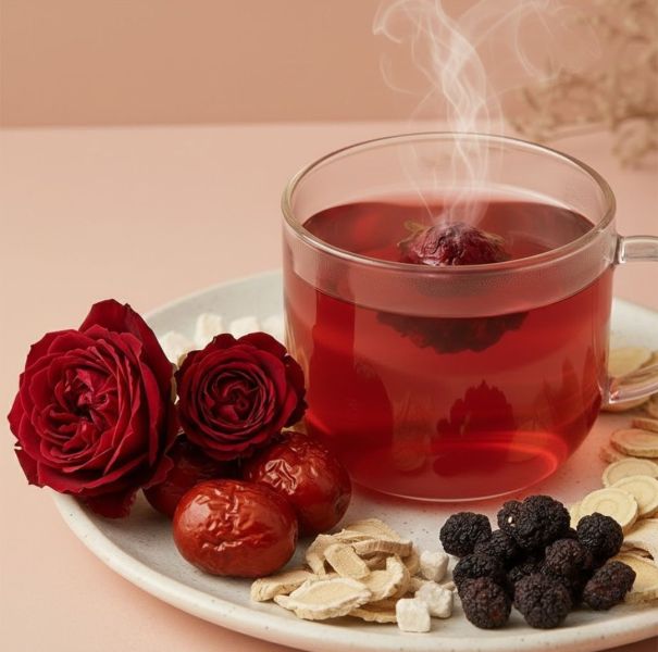 紅潤系列｜玫瑰暖心飲 玫瑰暖心飲, 漢方茶包, 生理週期保養, 週期後調理, 女性月月呵護, 養顏美容, 青春美麗, 滋補強身, 增強體力, 溫補調理, 維持心情愉快, 寧靜時光, 草本茶