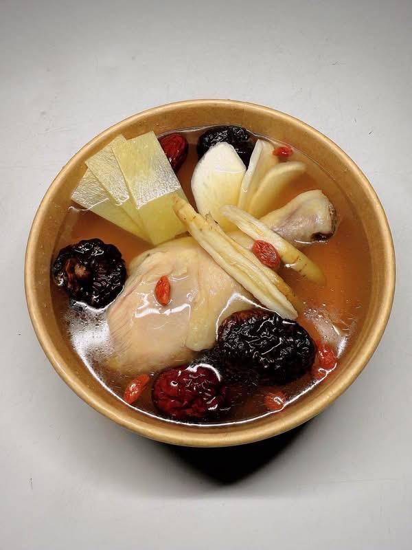 紅玉牛蒡雞湯 