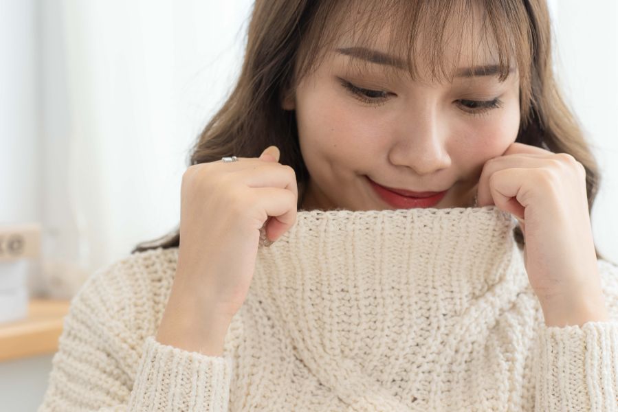 短版泡泡袖毛衣 