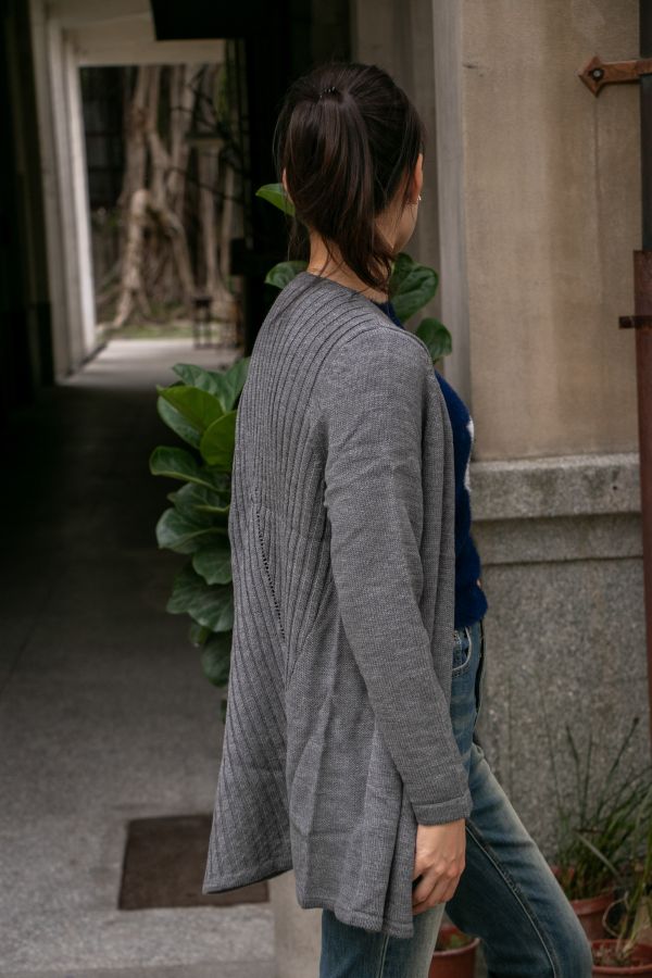 長版倒V針織外套 