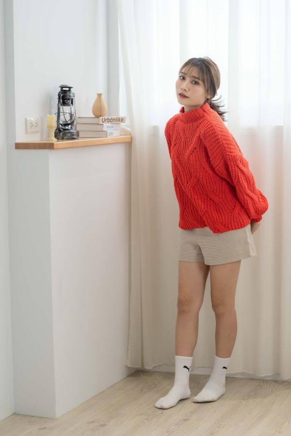 短版泡泡袖毛衣 