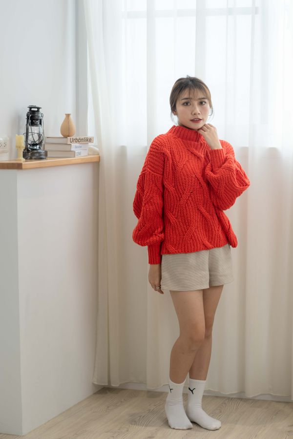 短版泡泡袖毛衣 