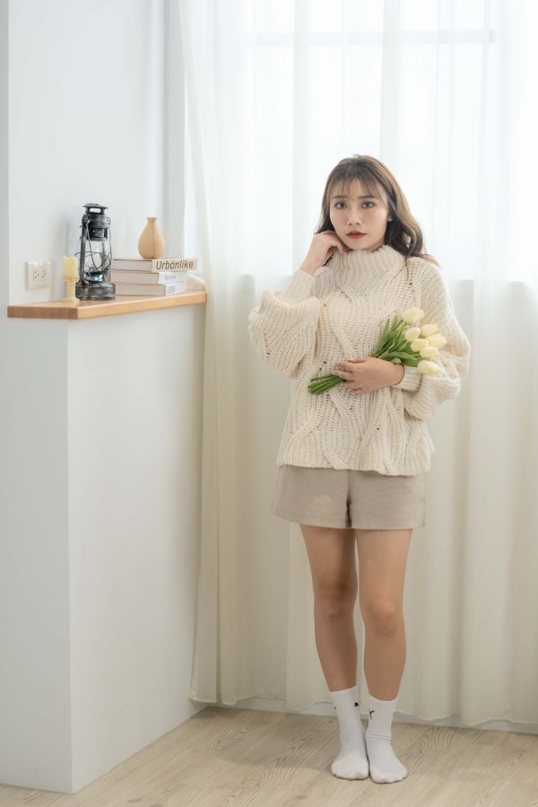 短版泡泡袖毛衣 