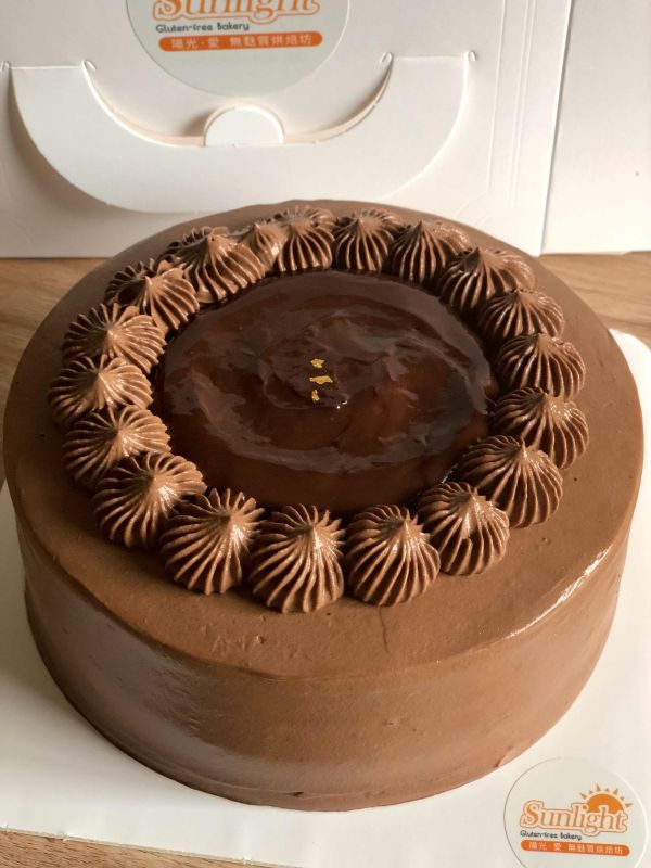 生巧克力鮮奶油戚風 無麩質蛋糕推薦, 戚風蛋糕訂購, 巧克力蛋糕, 三重無麩質烘焙, 橄欖油蛋糕, 減糖甜點, 小麥過敏甜點, 蛋奶素蛋糕, 台北無麩質下午茶, 陽光愛無麩質, 健康生日蛋糕, 產銷履歷米穀粉蛋糕, 米蛋糕, EVOO