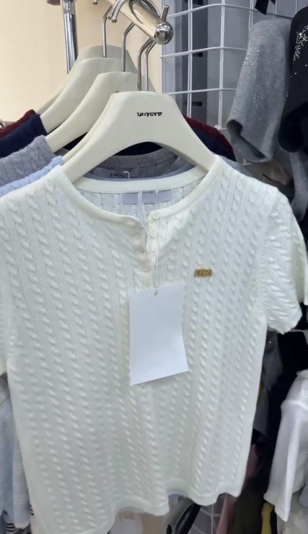 MIU系胸針針織上衣 