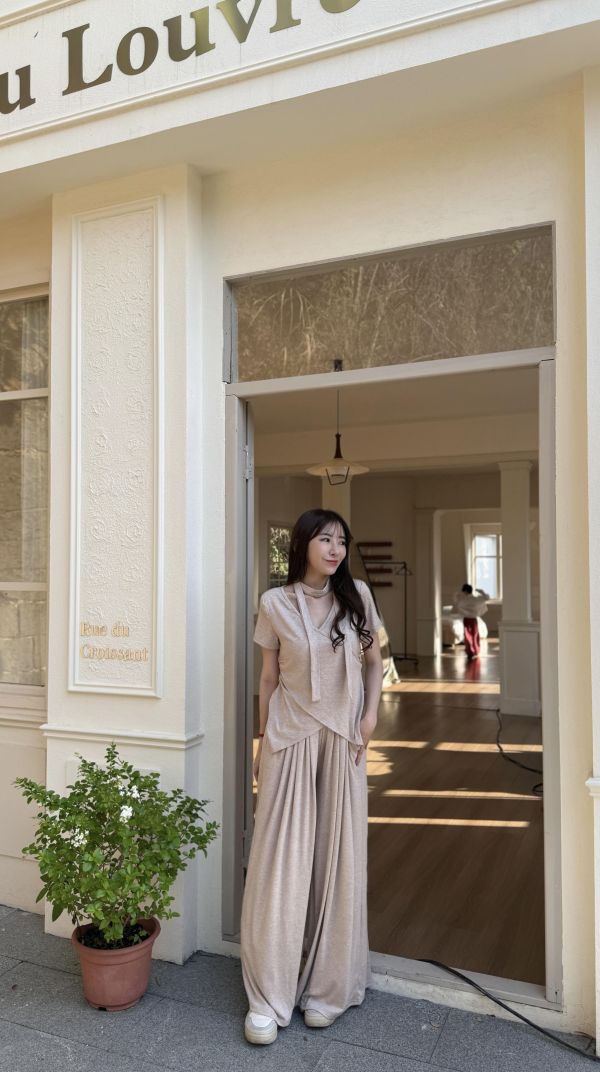 V領顯瘦繞脖套裝 