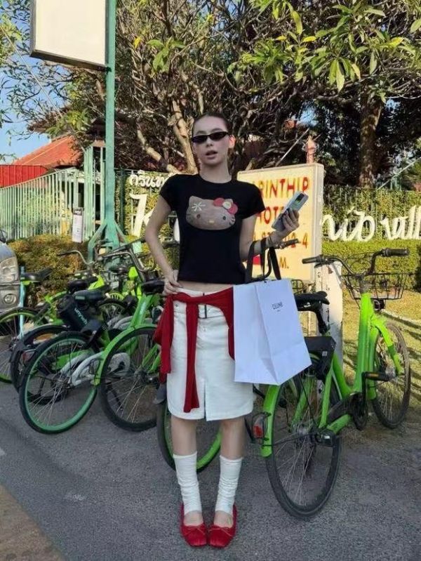 必買!超可愛的凱蒂T!!! 