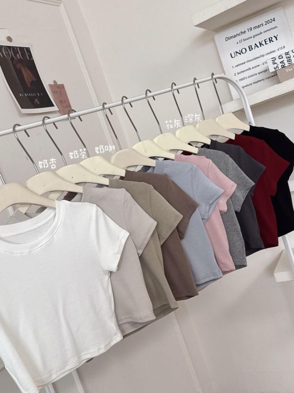 必須包色的百搭圓領上衣 