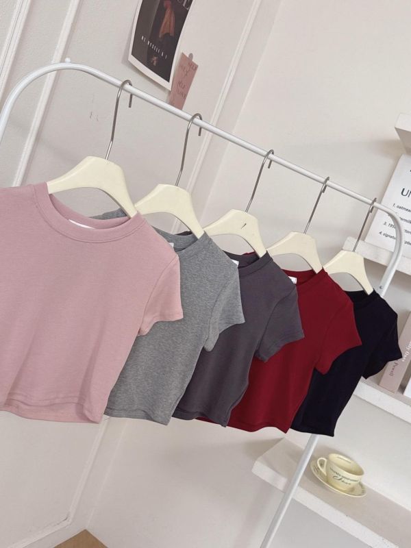 必須包色的百搭圓領上衣 