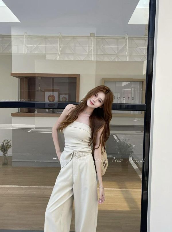 刺繡反摺平口上衣 