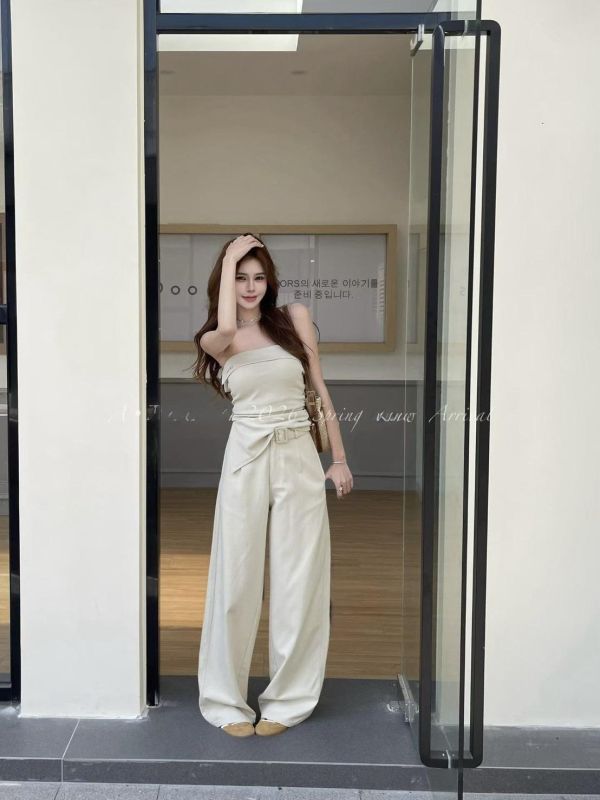 刺繡反摺平口上衣 