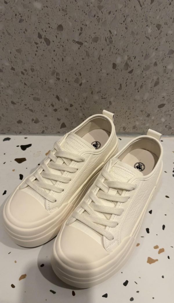 真皮+增高5cm的小白鞋 