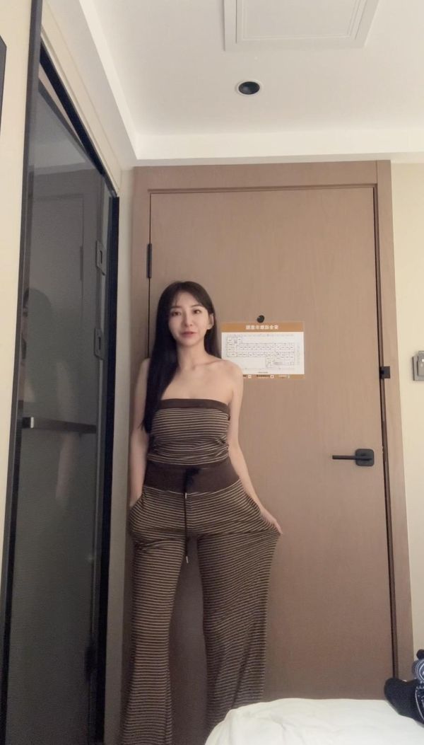 自帶Bra的平口條紋套裝 