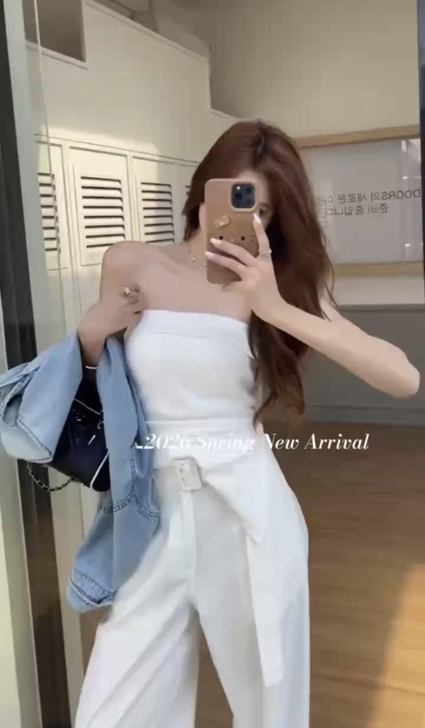 刺繡反摺平口上衣 