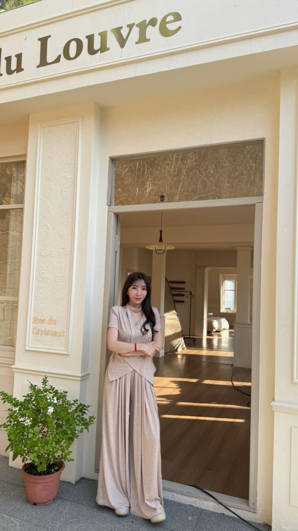 V領顯瘦繞脖套裝 