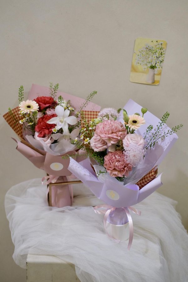 康乃馨小花束-(鮮花花束 可選色) 限店取 乾燥花,永生花,永恆花,鮮花,花束,情人節花束,母親節花束,畢業花束,玫瑰花束